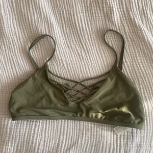 Cross pattern bikini top